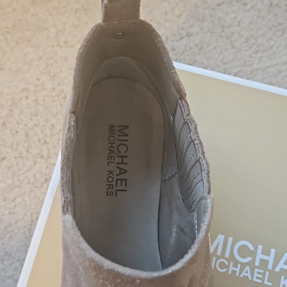 🛑MICHAEL KORS Shaw Flat Bootie - Picture 2 of 5
